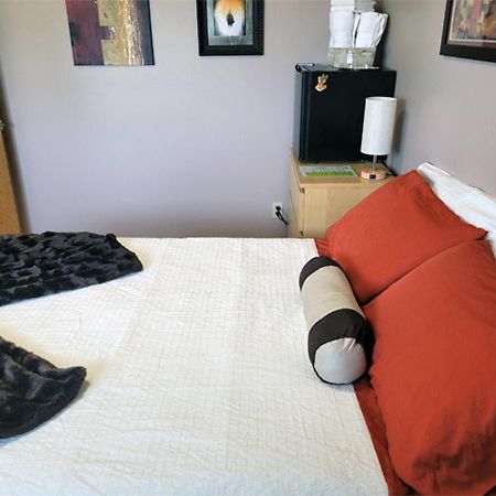The Dewberry Homestay B&B Edmonton Exteriér fotografie