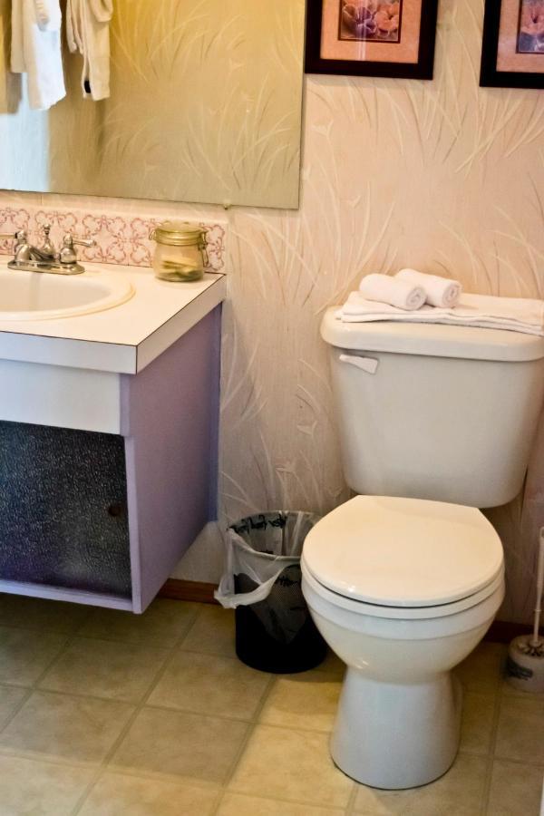 The Dewberry Homestay B&B Edmonton Exteriér fotografie