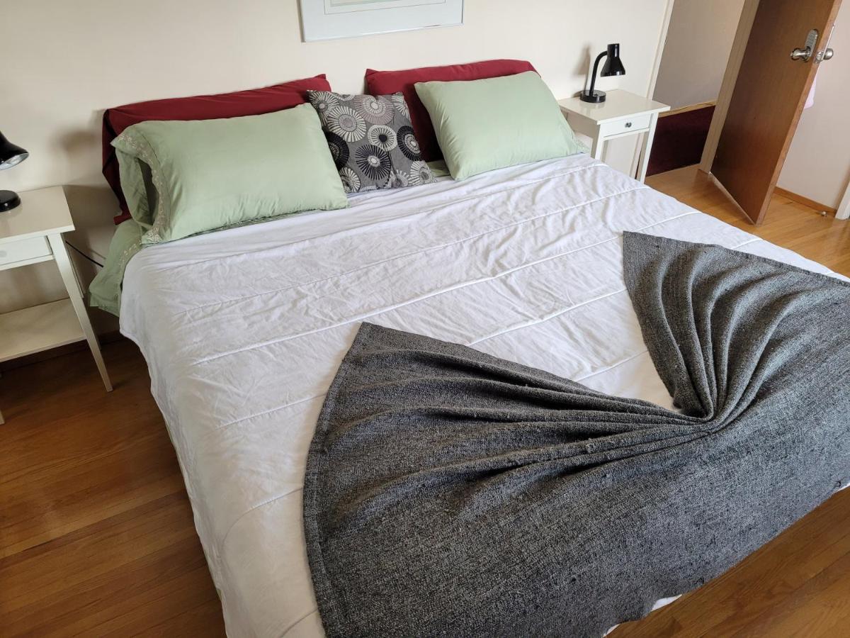The Dewberry Homestay B&B Edmonton Exteriér fotografie